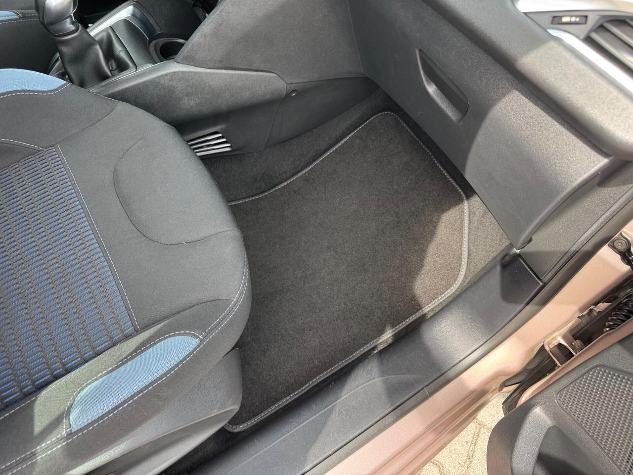 Peugeot 208 1.4 e-HDi 92 CV 5 porte neopatentati