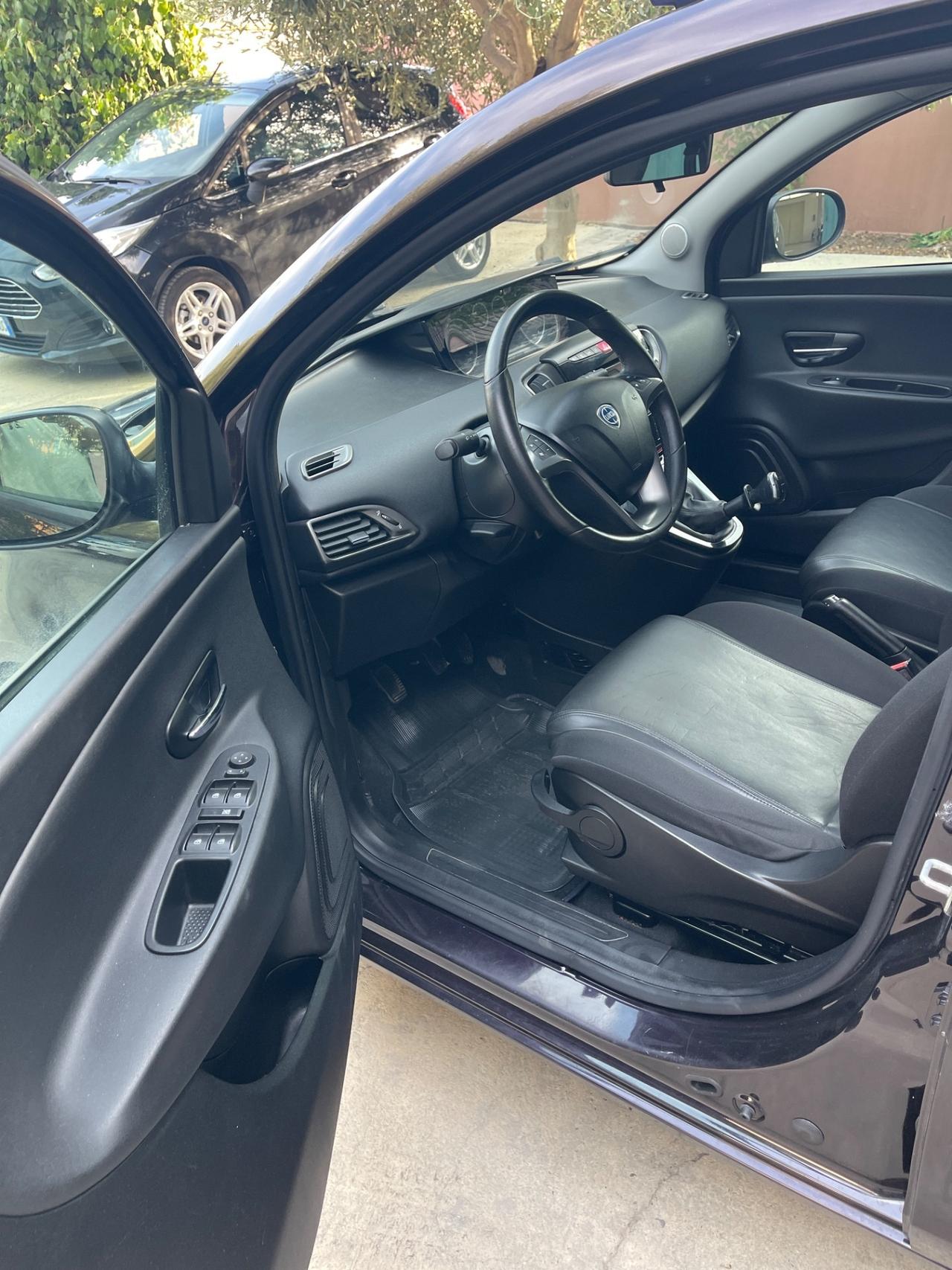 Lancia Ypsilon 1.2 69 CV 5 porte S&S Platinum