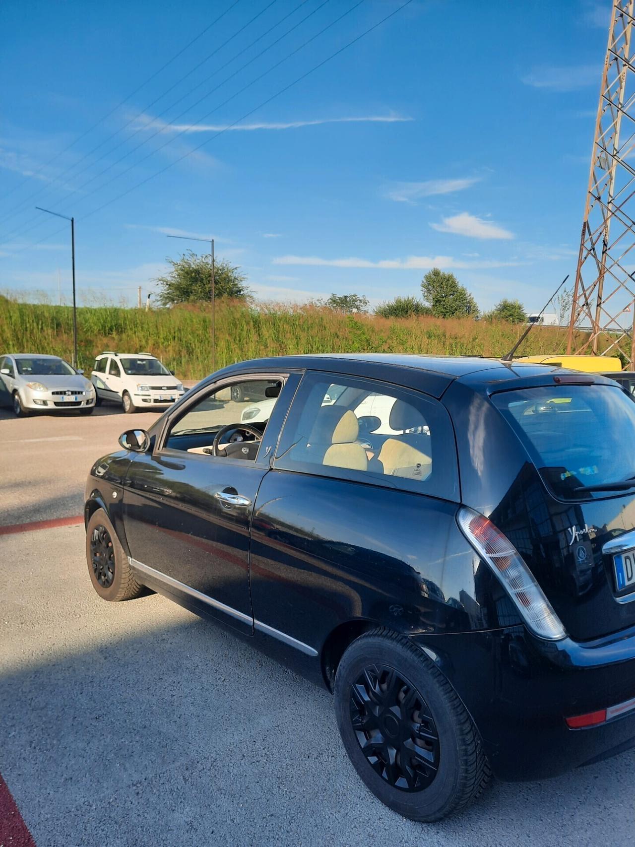 Lancia Ypsilon 1.2 Platino OK NEOPATENTATI