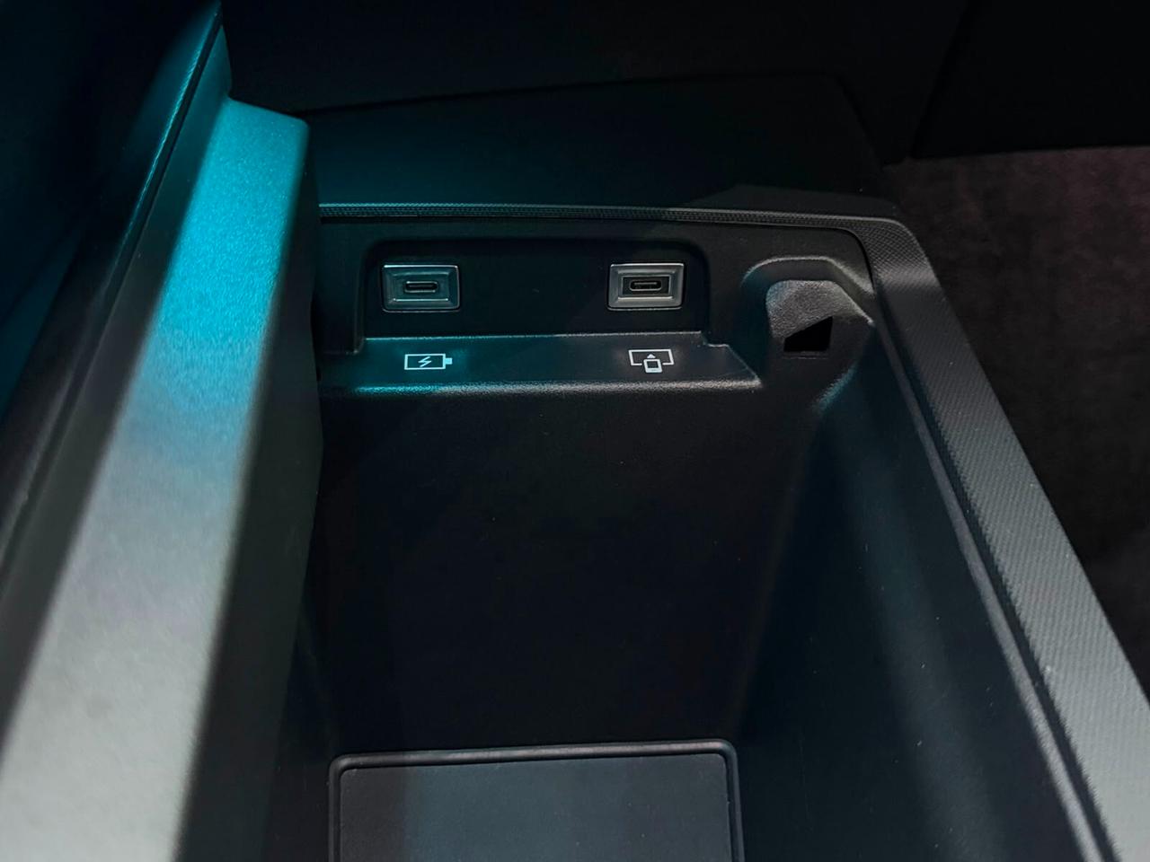 Peugeot 3008 1.2 Benzina Hybrid 136 e-DCS 6 GT