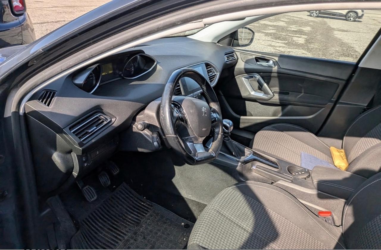 Peugeot 308 BlueHDi 130 S&S Business
