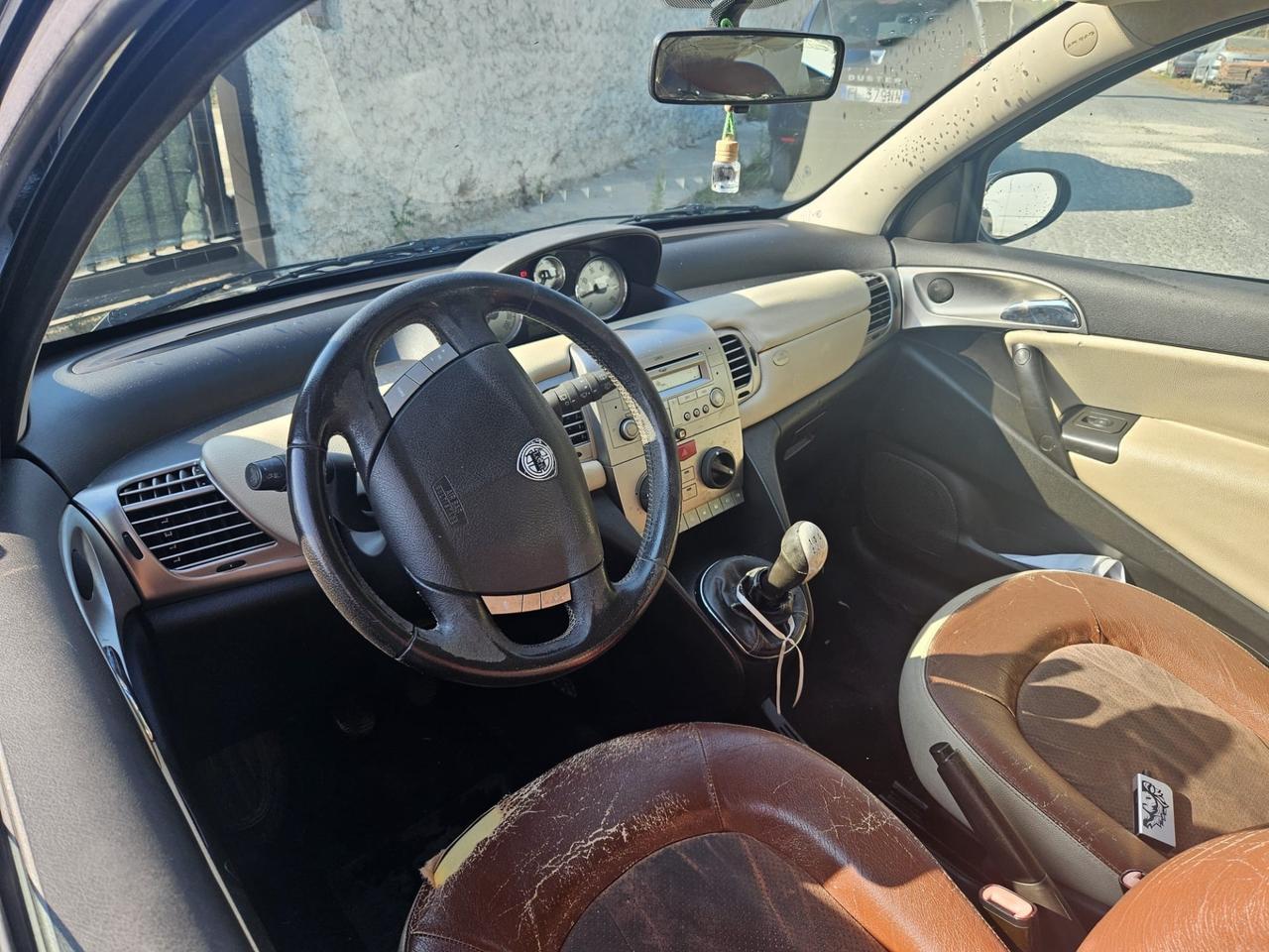 Lancia Ypsilon 1.3 MJT 75 CV Platino
