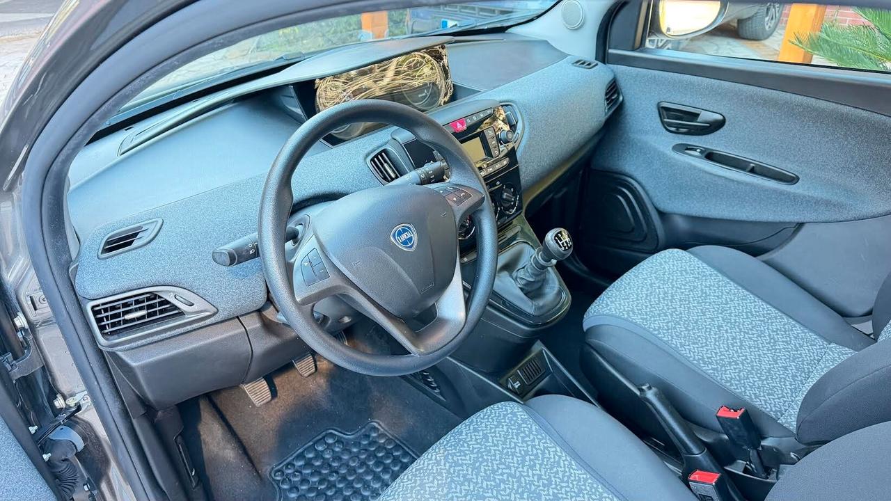 Lancia Ypsilon 1.0 FireFly 5 porte S&S Hybrid Ecochic A. Ferretti
