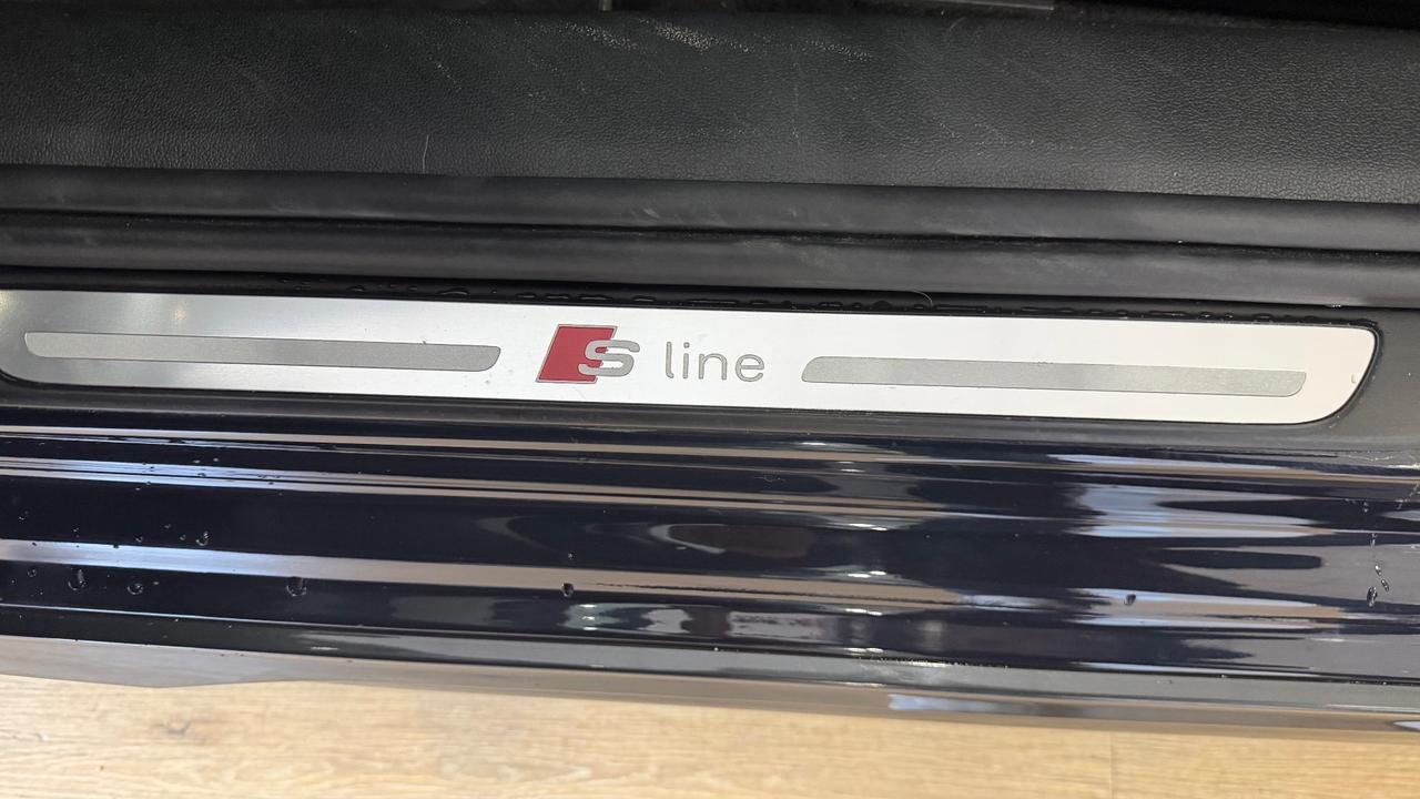 Audi A1 citycarver 30 TFSI Identity Black