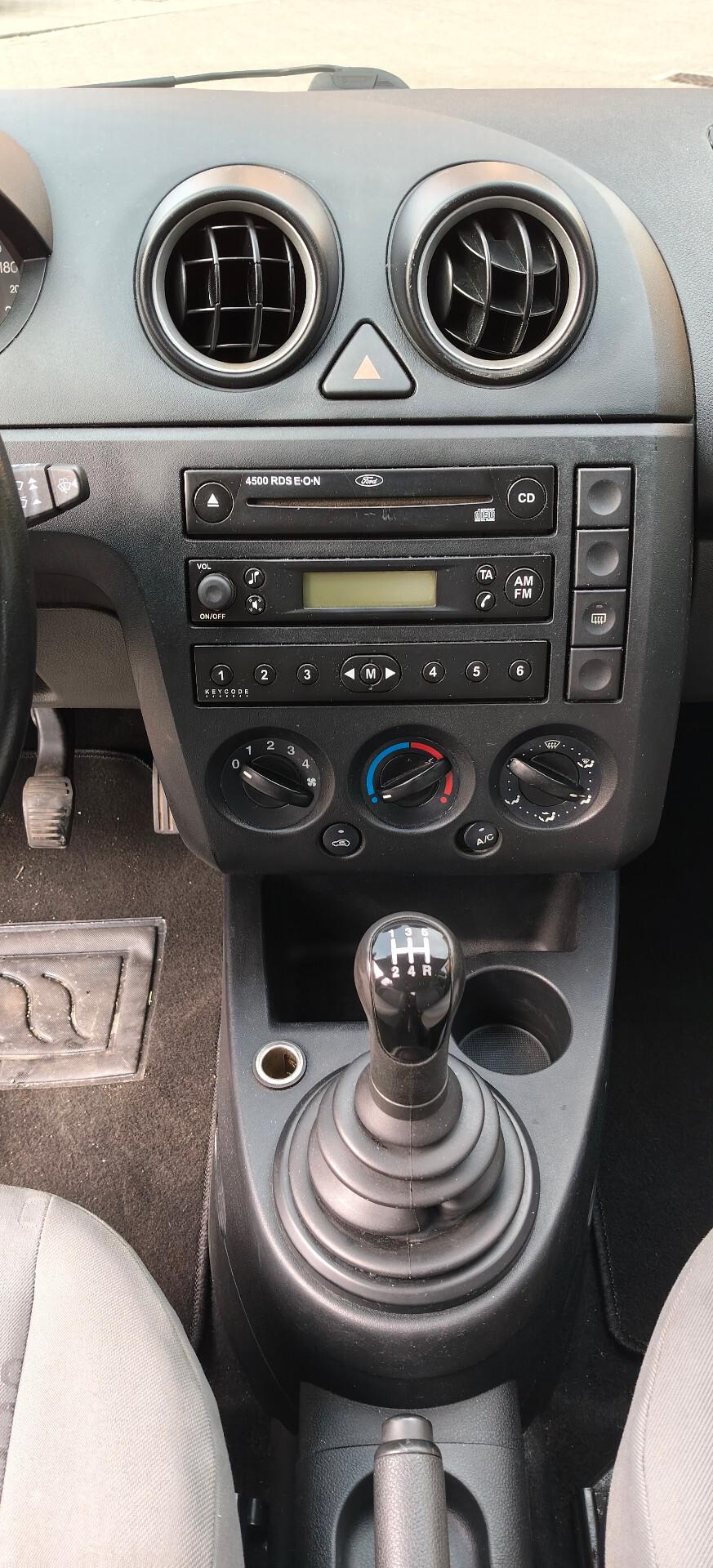 Ford Fiesta 1.2 16V 5p. Ambiente