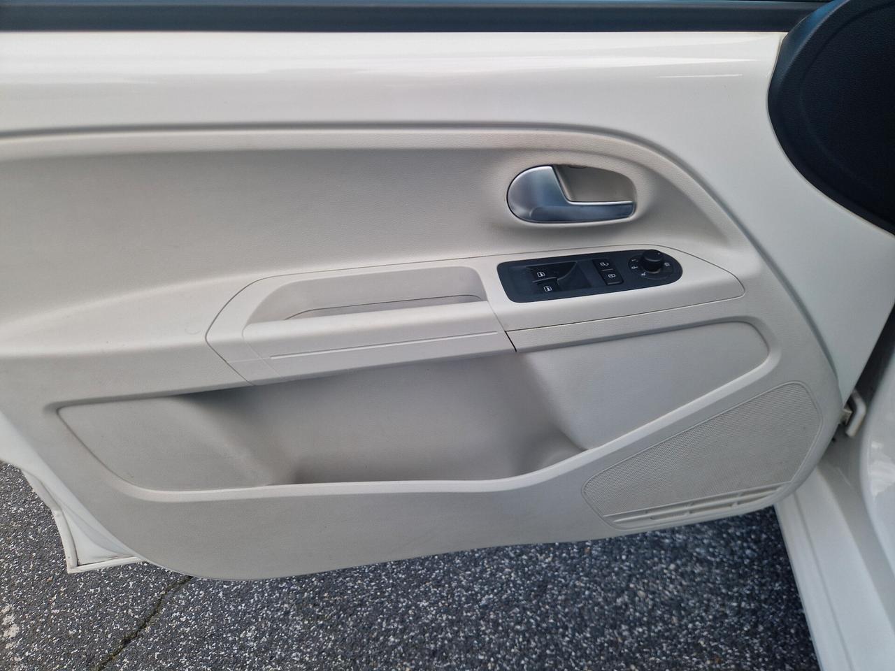 Volkswagen up! 1.0 75cv 5 porte 93 mila km