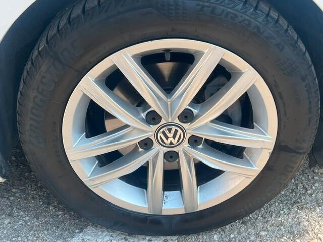 VOLKSWAGEN GOLF VII TGI METANO 130CV EXECUTIVE DSG NAVI ALCANTARA SENSORI DI PARCHEGGIO ANTERIORI POSTERIORI CERCHI IN LEGA OK NEOPATENTATI - CON € 25 percorrenza KM 460 - GARANZIA 12 MESI -