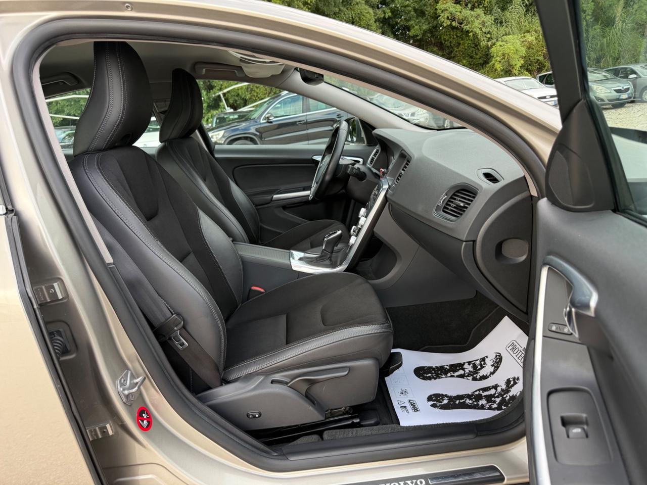 Volvo S60 D4 R-design UNICO TOP