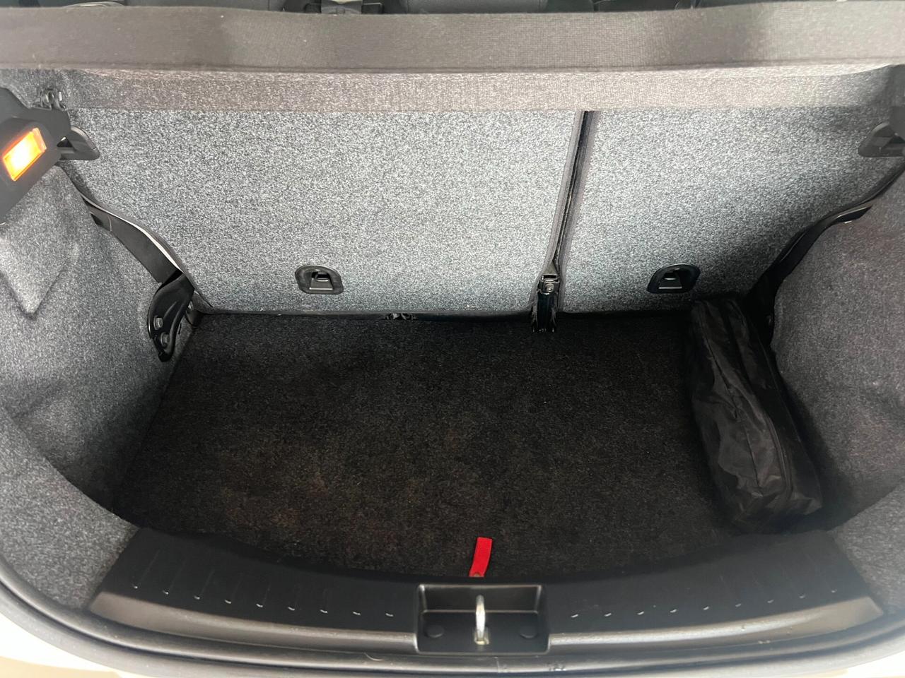 Lancia Ypsilon 1.2 69 CV 5 porte Gold KM 76.638 OK NEOPATENTATI