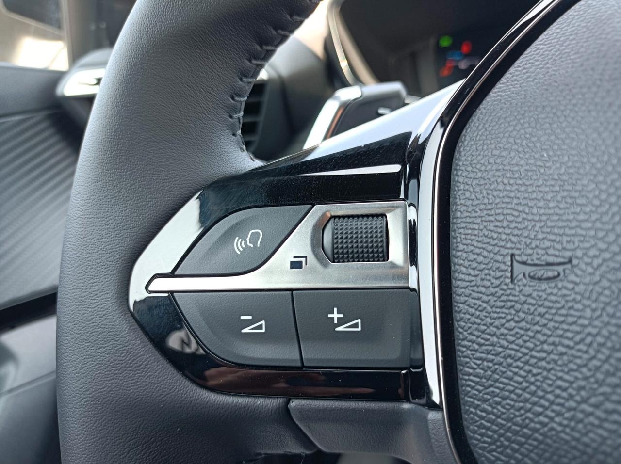 Peugeot 2008 PureTech 130 S&S EAT8 Allure