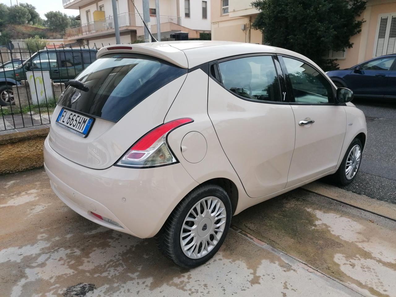 Lancia Ypsilon 1.2 69 CV 5 porte GPL Ecochic Gold