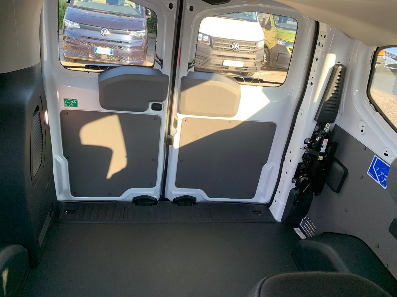 Volkswagen T7 Transporter t7 32 kombi 2.0 tdi 150cv l1