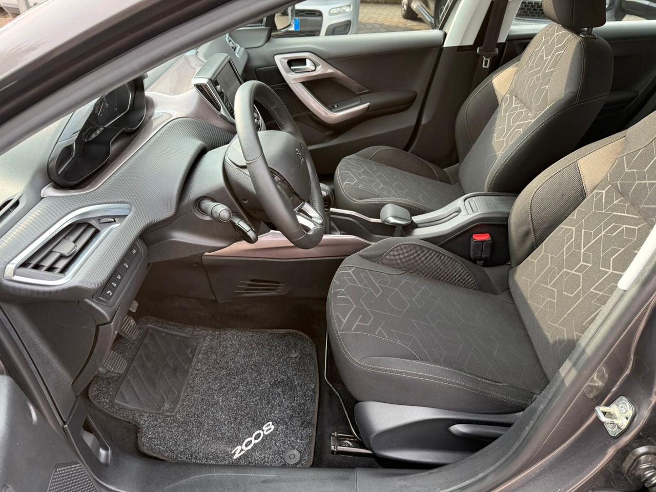 Peugeot 2008 1.6 e-HDi 92 CV Stop&Start Urban Cross