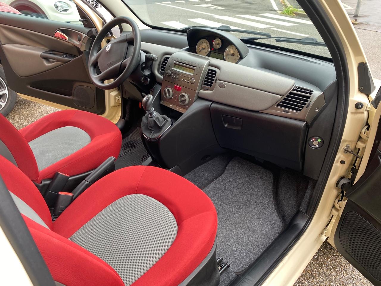 Lancia Ypsilon 1.2 Benzina Argento NEOPATENTATI