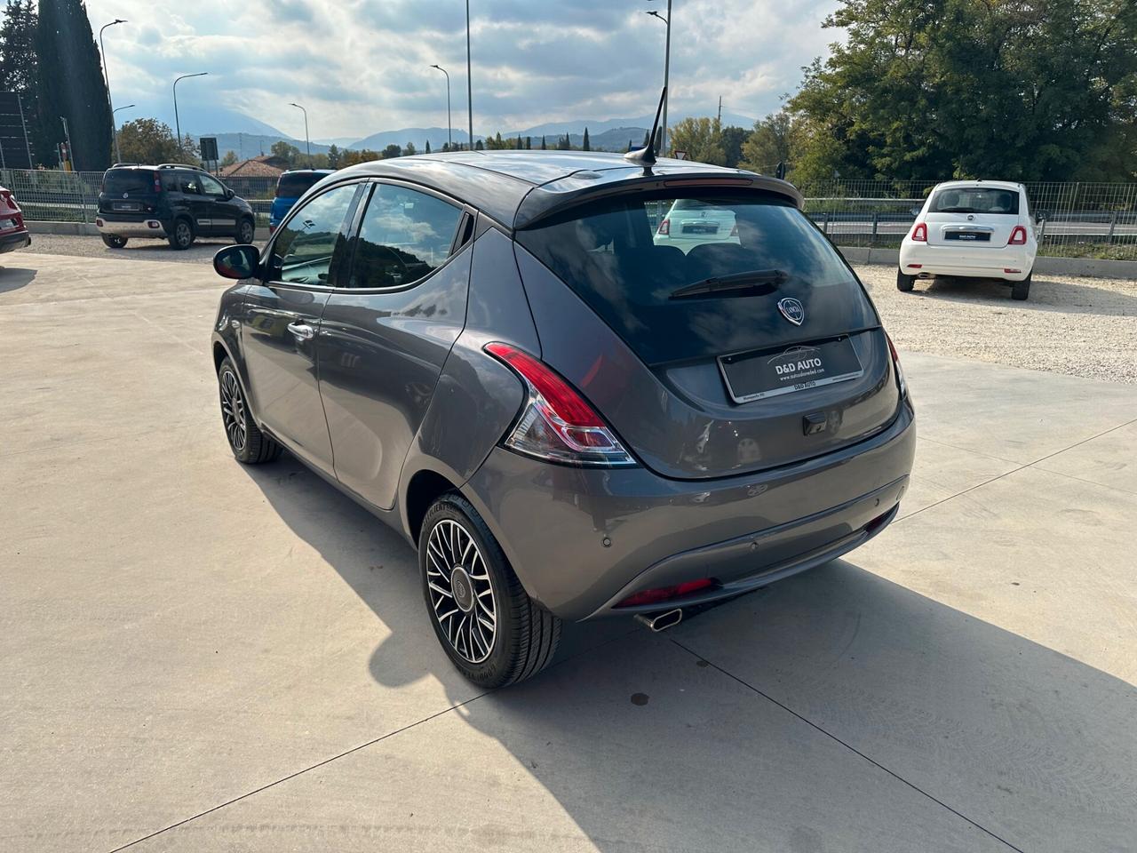 Lancia Ypsilon 1.0' Hybrid Platino FULL OPTIONAL