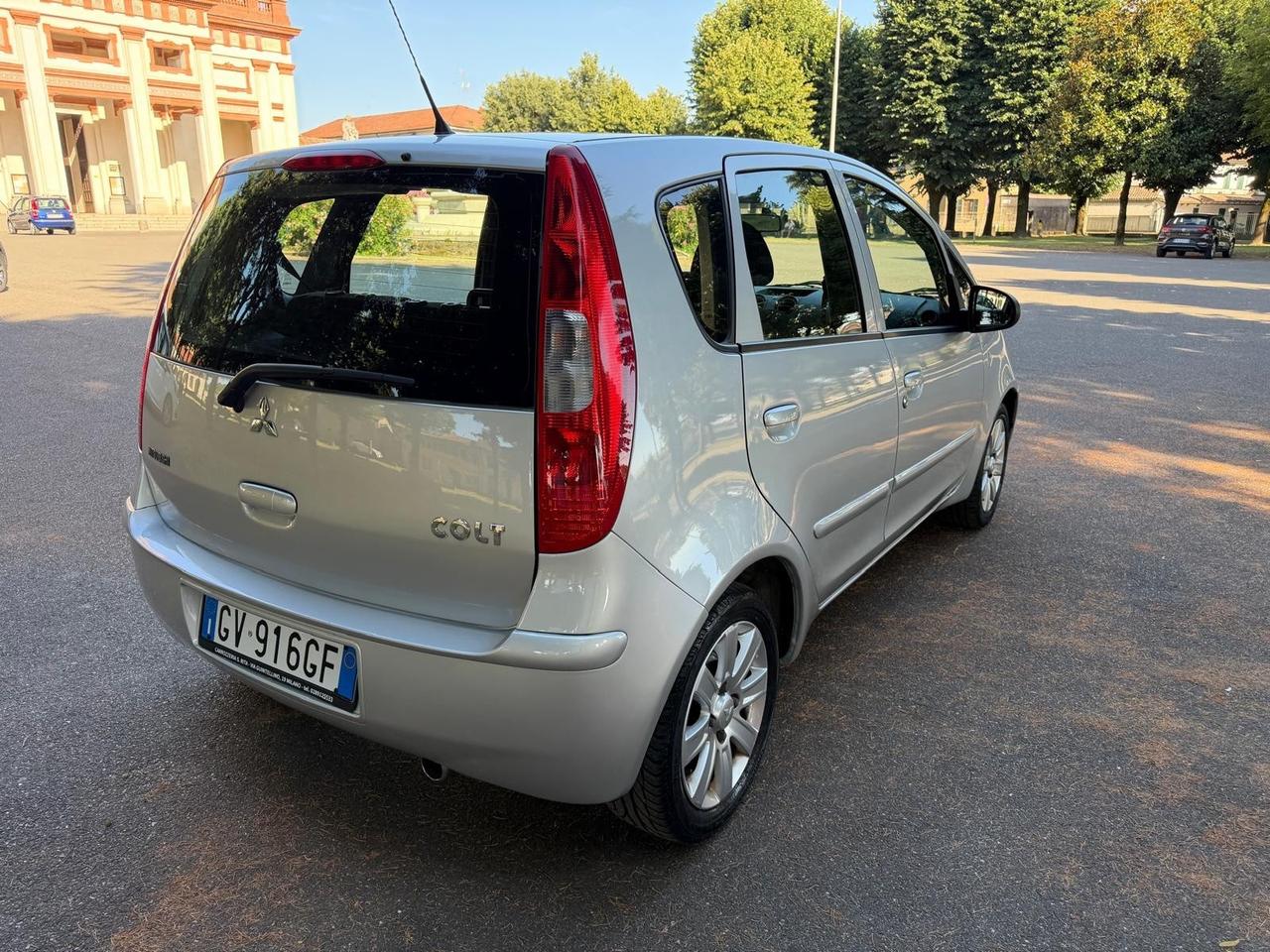 Mitsubishi Colt 1.5BENZINA 110cv automatica