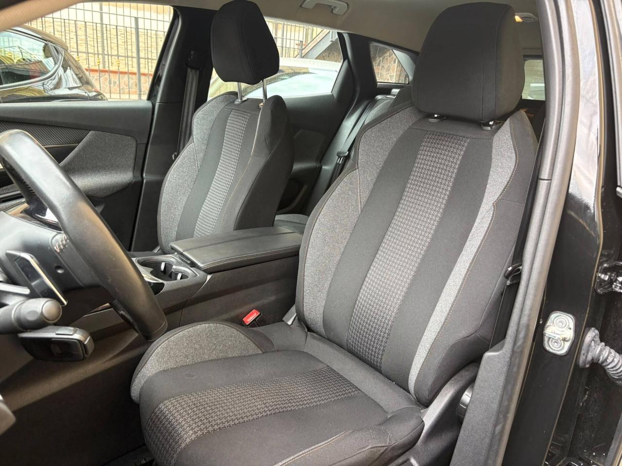 Peugeot 3008 1.5 EAT8 Business 130cv - 2021