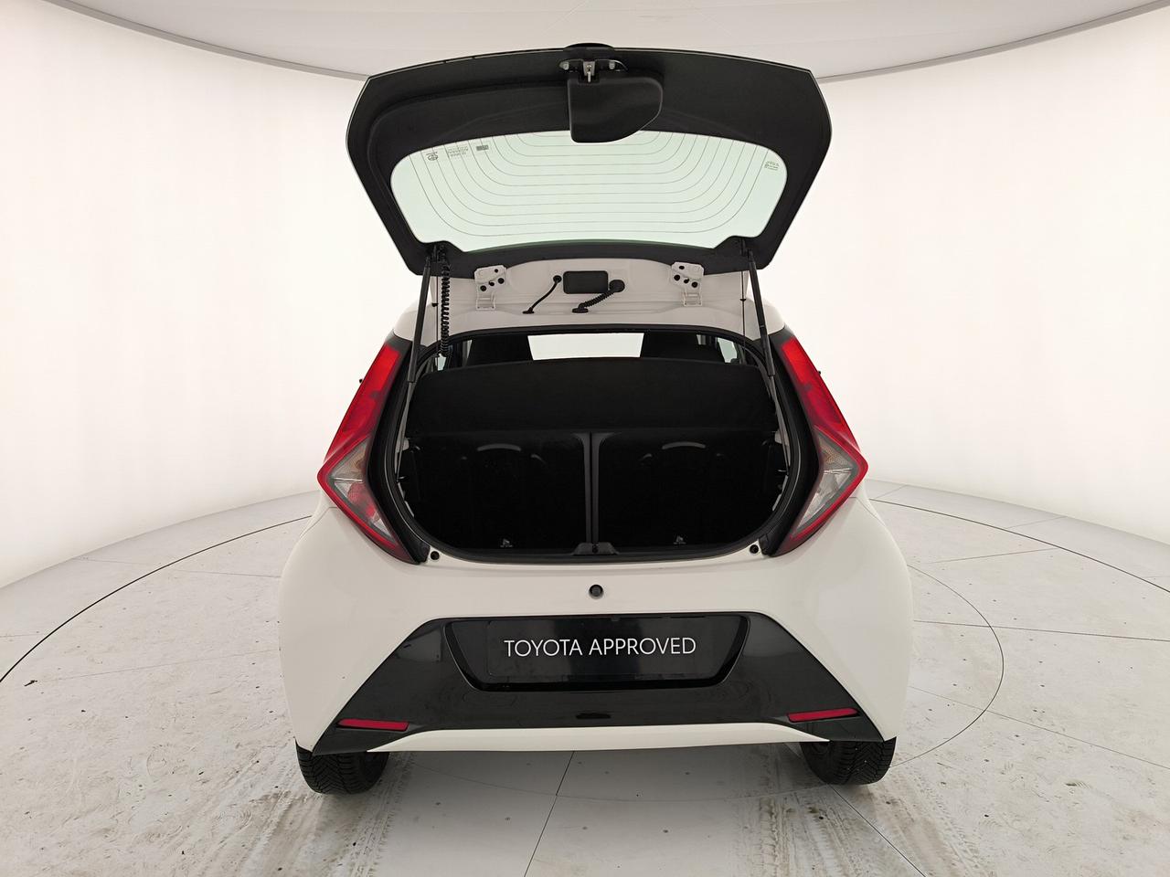 Toyota Aygo 5p 1.0 x-play 72cv