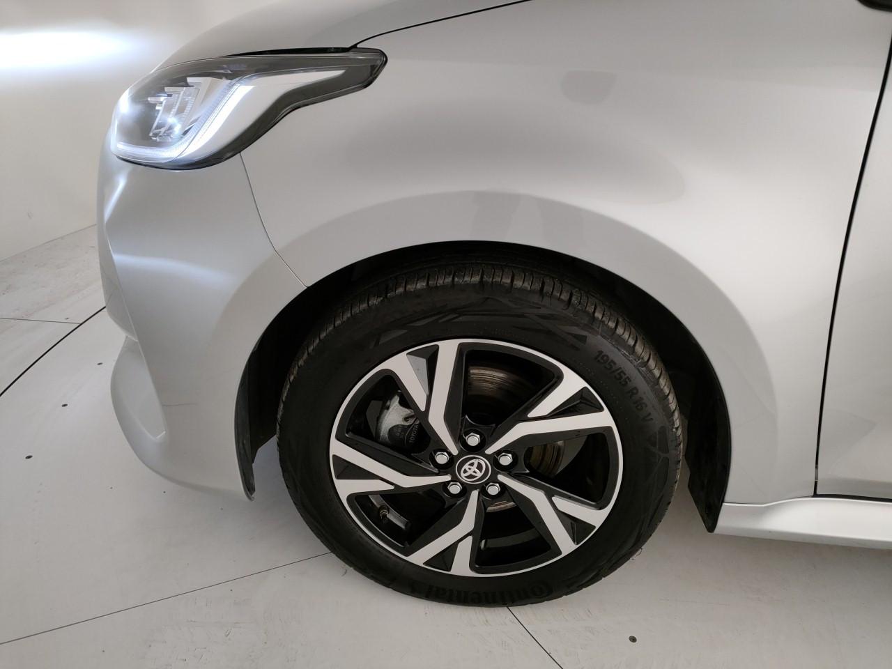 TOYOTA Yaris 1.5h Trend