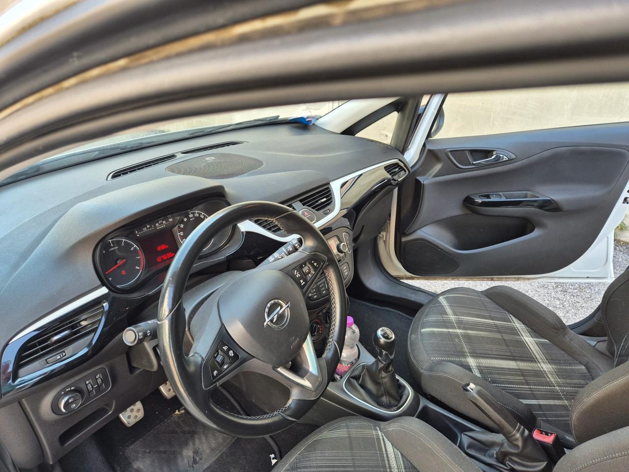 Opel Corsa 1.4 90CV 5 porte Black Edition