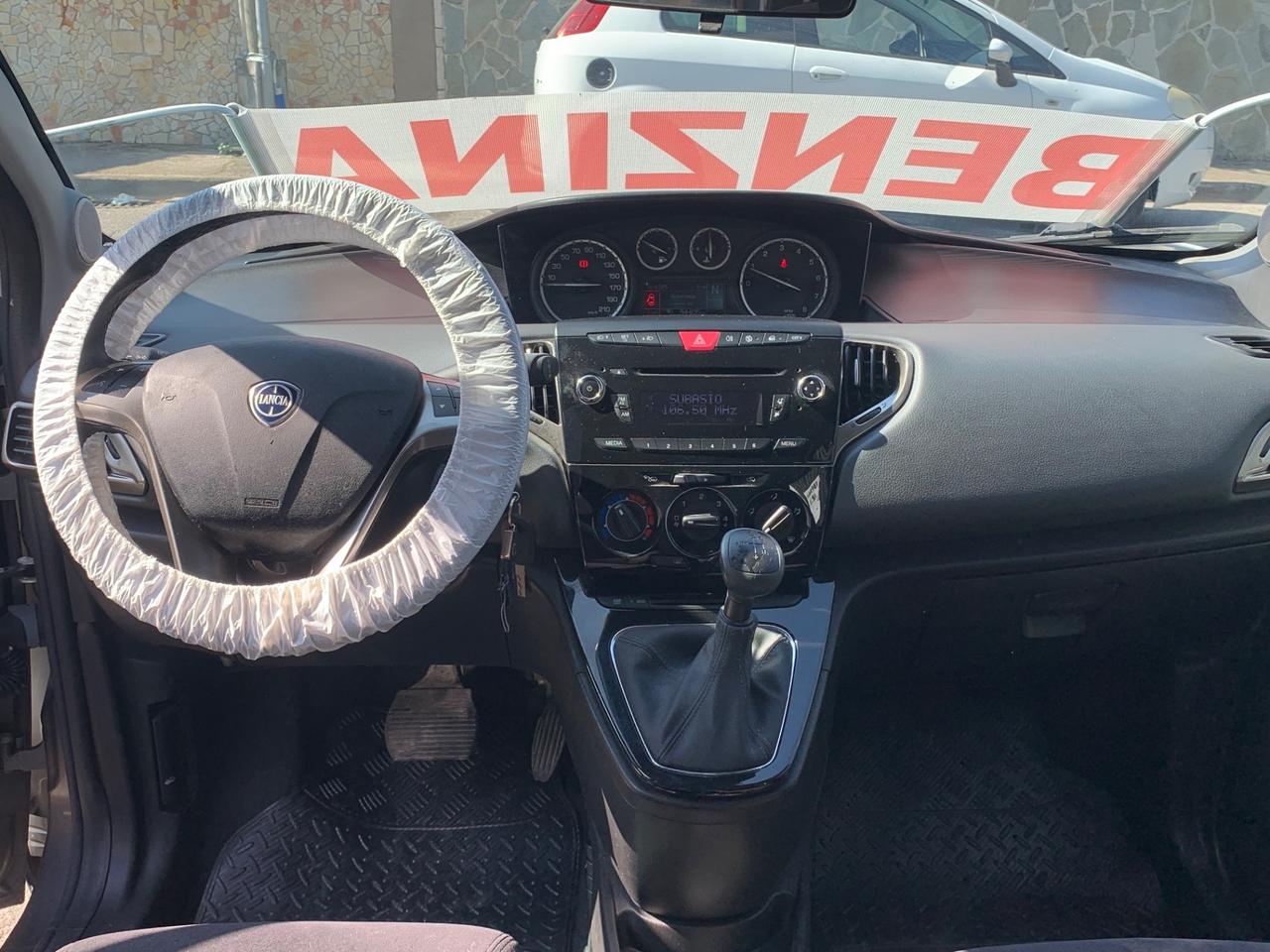 Lancia Ypsilon 0.9 TwinAir 85 CV 5 porte S&S Platinum