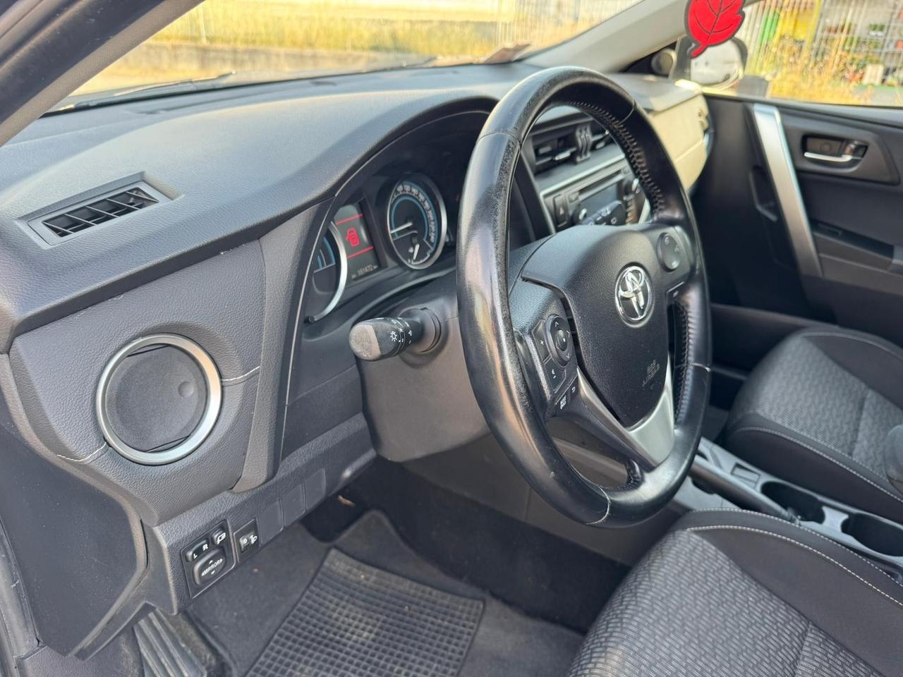 Toyota Auris 1.8 Hybrid. Cambio automatico
