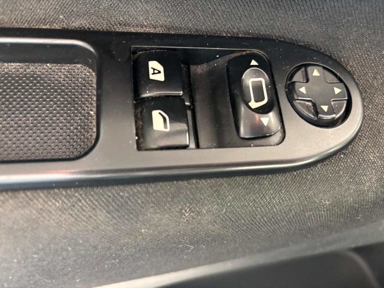 PEUGEOT 207 ANNO 2012 DS 1.6 ADATTA NEOPATENTATI KM 173 MILA