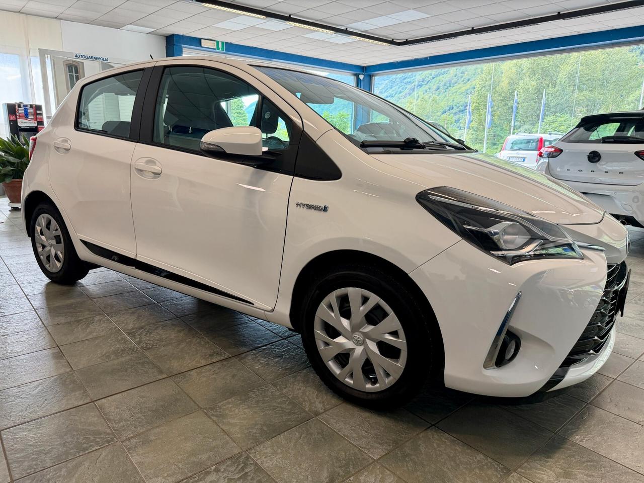 Toyota Yaris 1.5 Hybrid Active-CAMBIO AUTOMATICO-NEOPATENTATI-