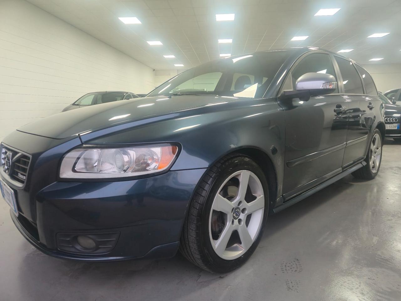 Volvo V50 D2 R-design