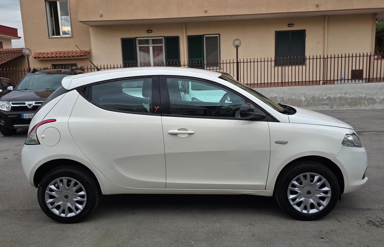 Lancia Ypsilon 0.9 TwinAir 85 CV 5 porte Metano Ecochic Elefantino