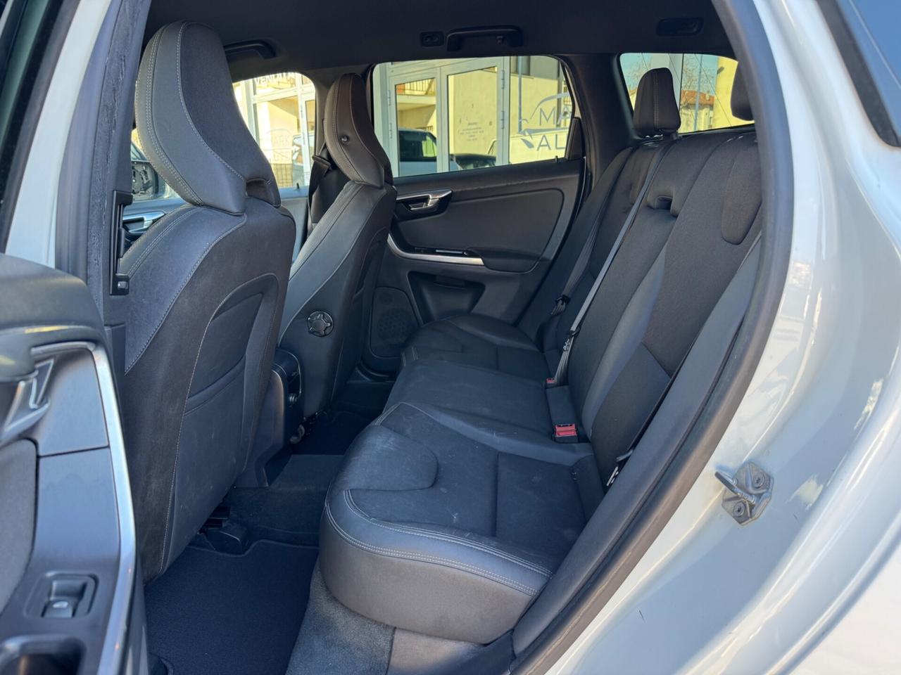 Volvo XC 60 XC60 D3 R-design Momentum