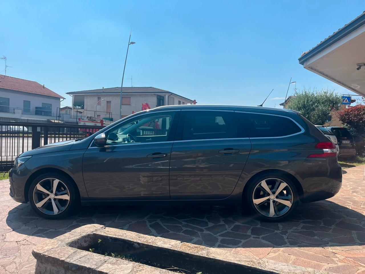 Peugeot 308 BlueHDi 130 S&S EAT6 SW Allure