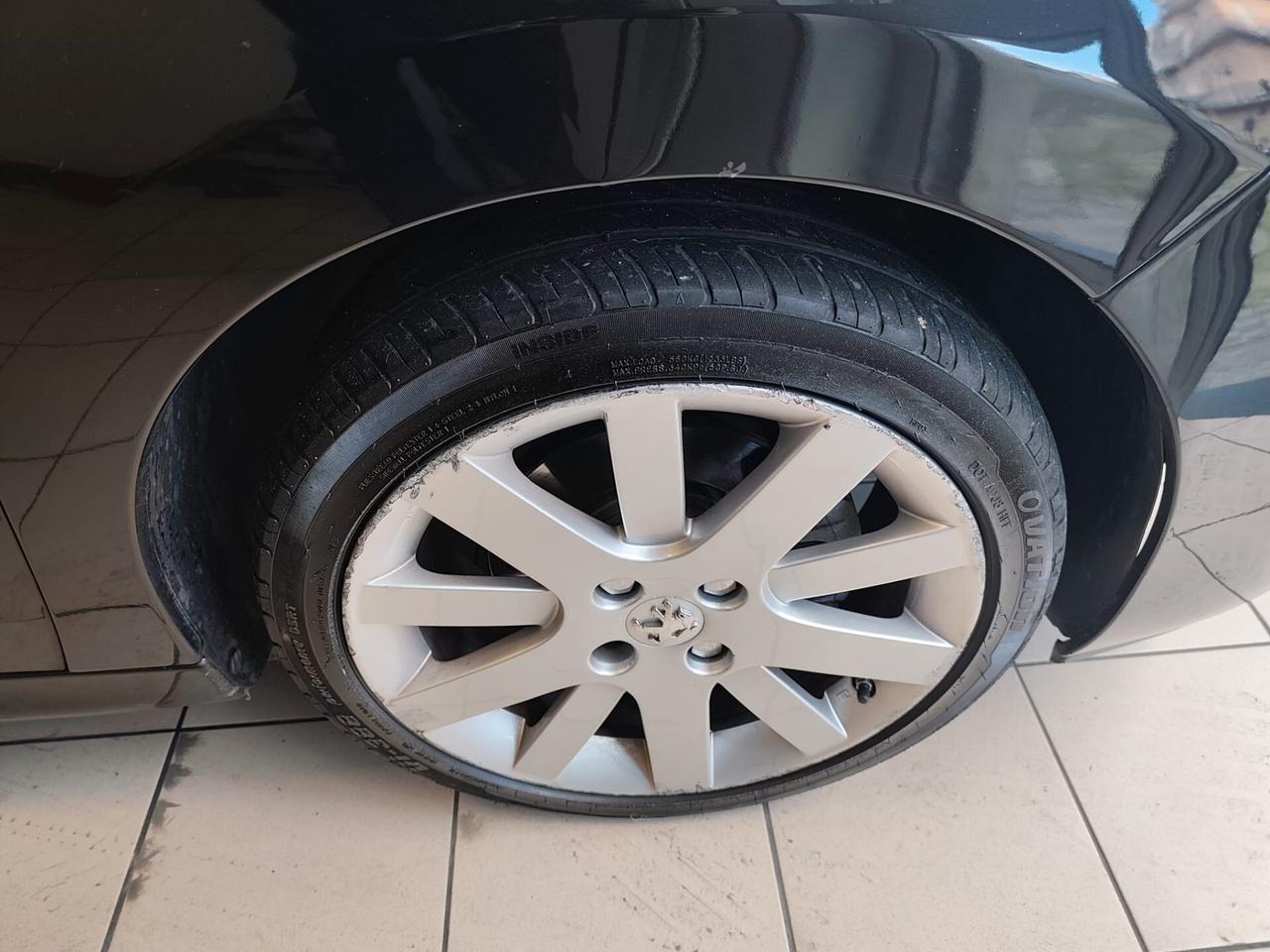 Peugeot 207 1.6 8V HDi 112CV CC Féline