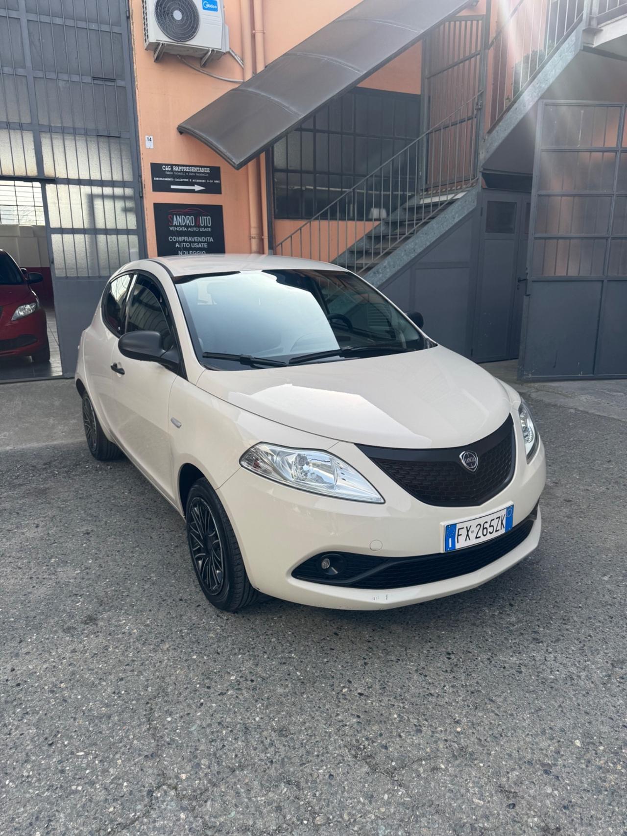 Lancia Ypsilon 1.2 69 CV 5 porte Gold