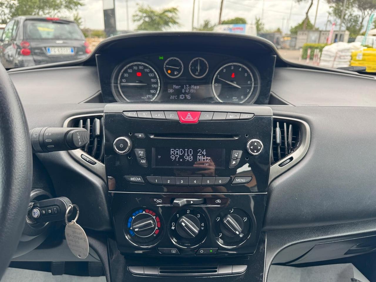 Lancia Ypsilon 1. 2 BENZINA 69CV 2014
