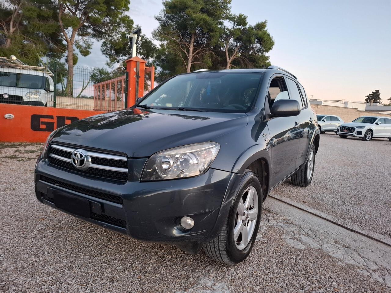 TOYOTA RAV 4 2.2 D 177 cv 4x4 LUXURY *PELLE-CERCHI*