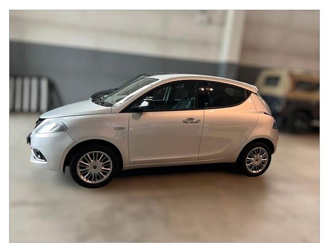 Lancia Ypsilon 1.2 69 CV 5 porte Gold X NEOPATENTATI