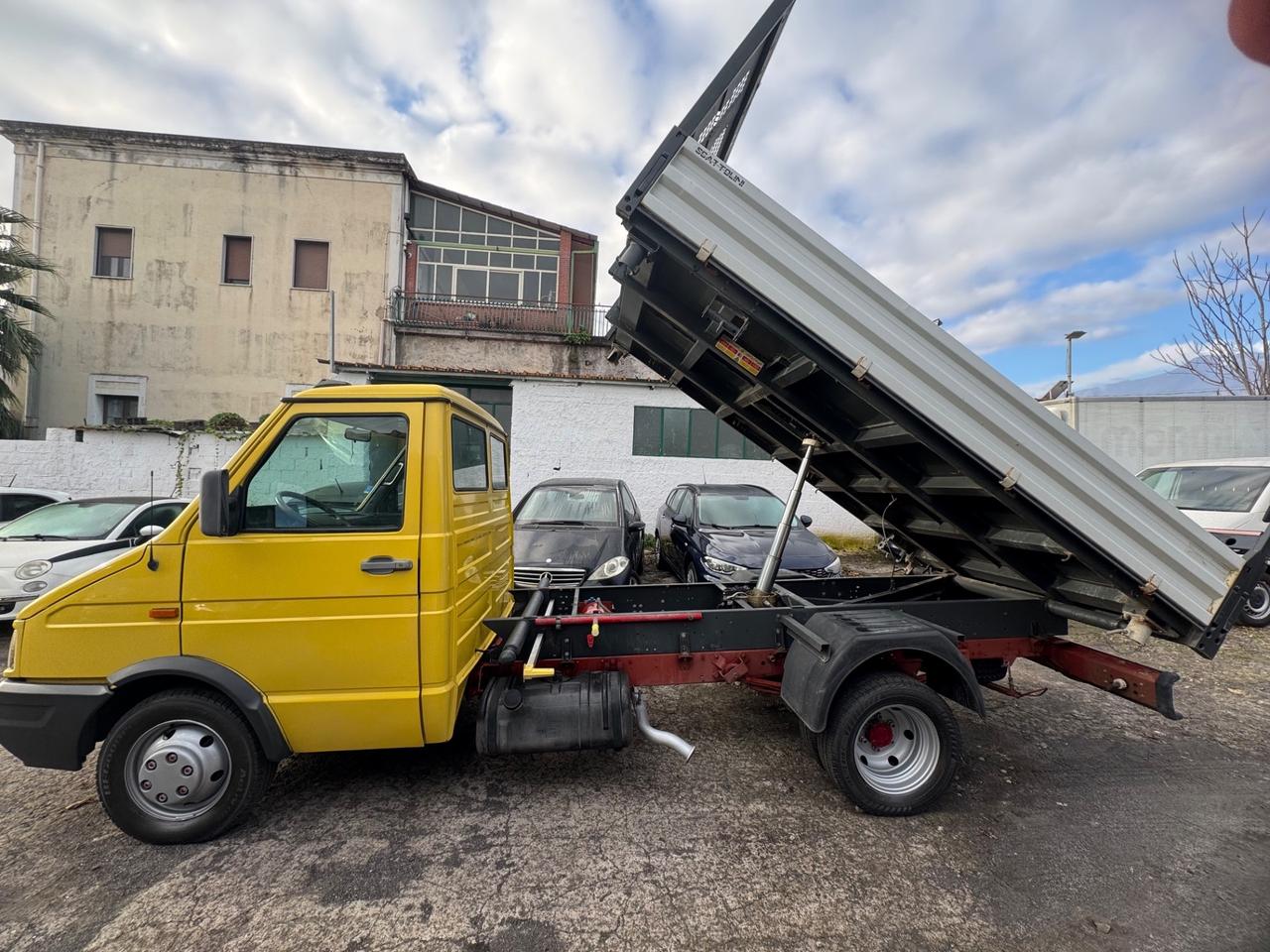 Iveco Daily 35.12 2.8 TDI ribaltabile 3 laterale