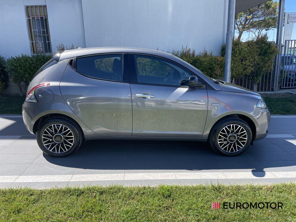 Lancia Ypsilon 1.0 FireFly Hybrid Platino