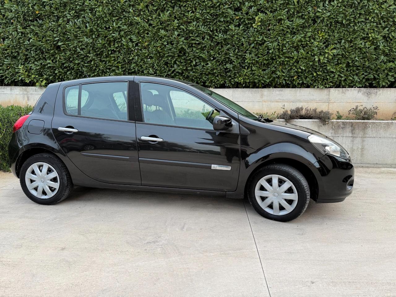 Renault Clio 1.2 Confort cv 75, benzina si neopatentati