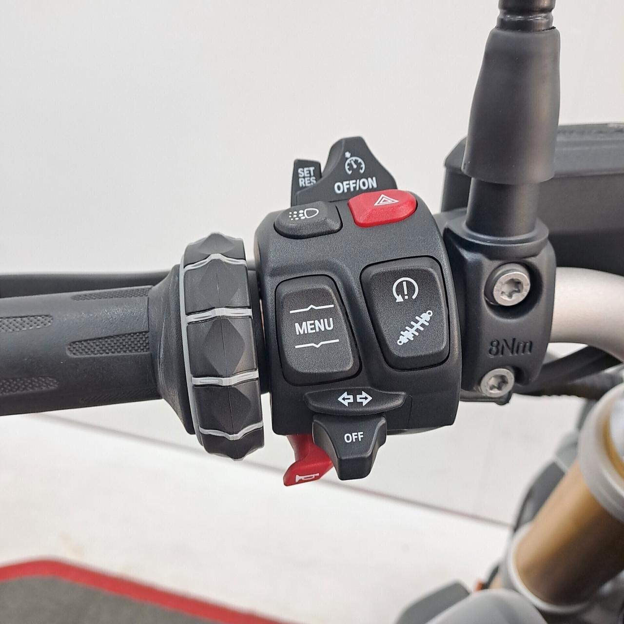 BMW R 1250 R Triple Black NUOVA / KM 0