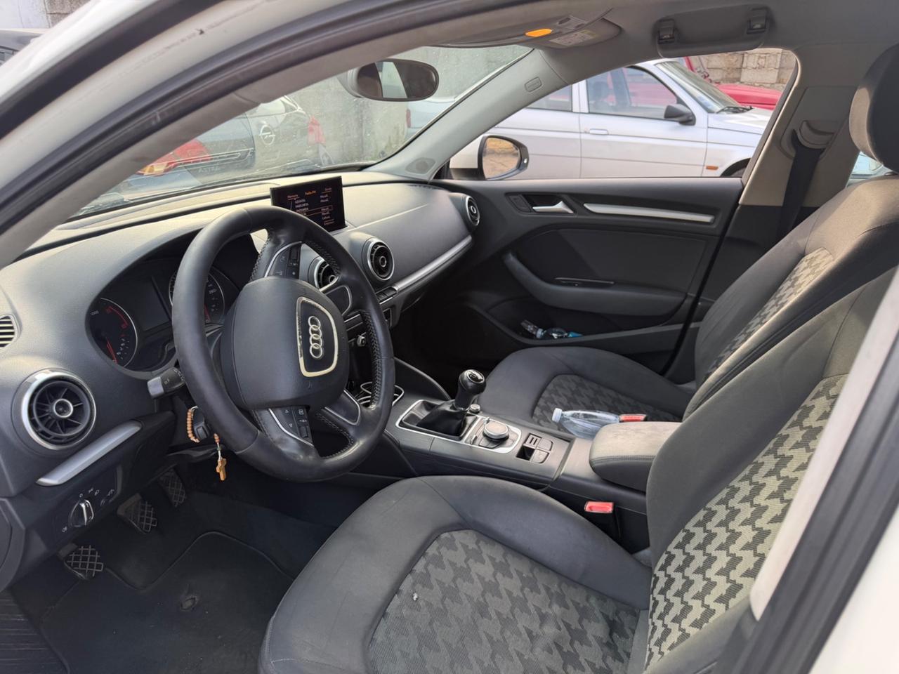 Audi A3 SPB 1.6 TDI 116 cv 6 marce