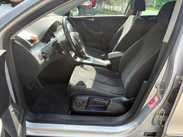 VOLKSWAGEN Passat 1.6 TDI DPF Comf. BlueM. TETTO
