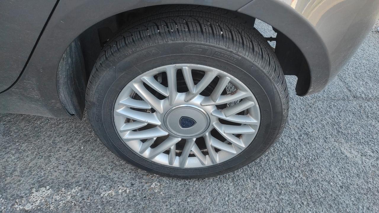 Lancia Ypsilon 0.9 TwinAir 85 CV 5 porte S&S Platinum