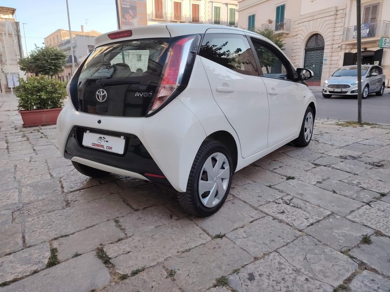 Toyota Aygo 1.0 VVT-i 69 CV 5 porte x-play TSS
