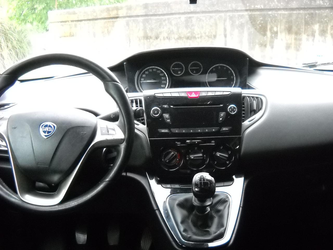 Lancia Ypsilon 0.9 TwinAir 85 CV 5 porte S&S Gold