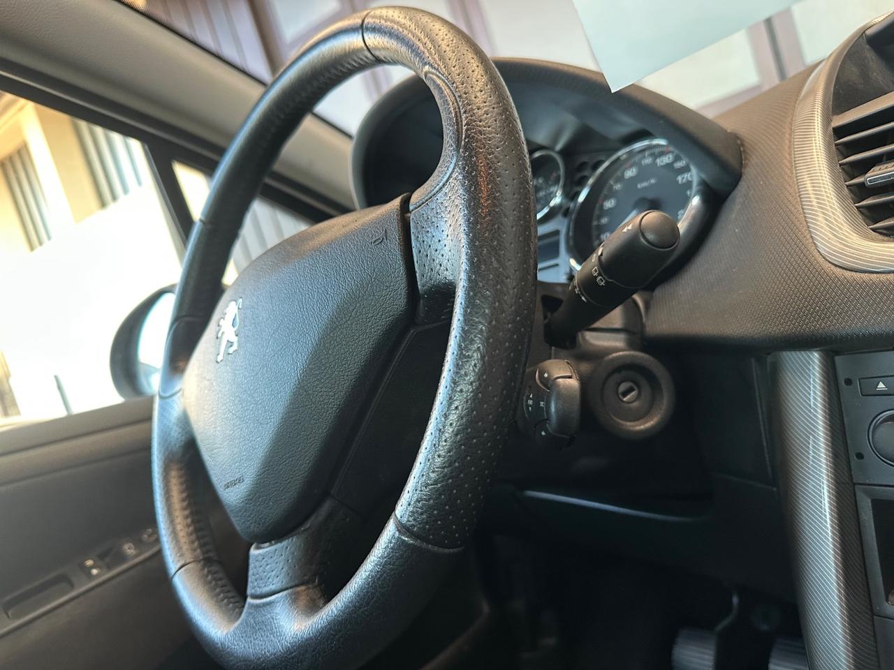 Peugeot 207 1.4 8V 75CV 5p. X Line