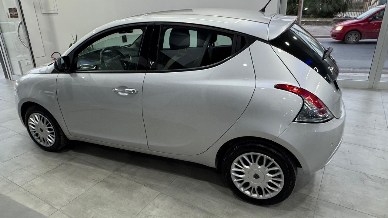 Lancia Ypsilon 1.3 MJT 16V 95 CV 5 porte S&S Silver