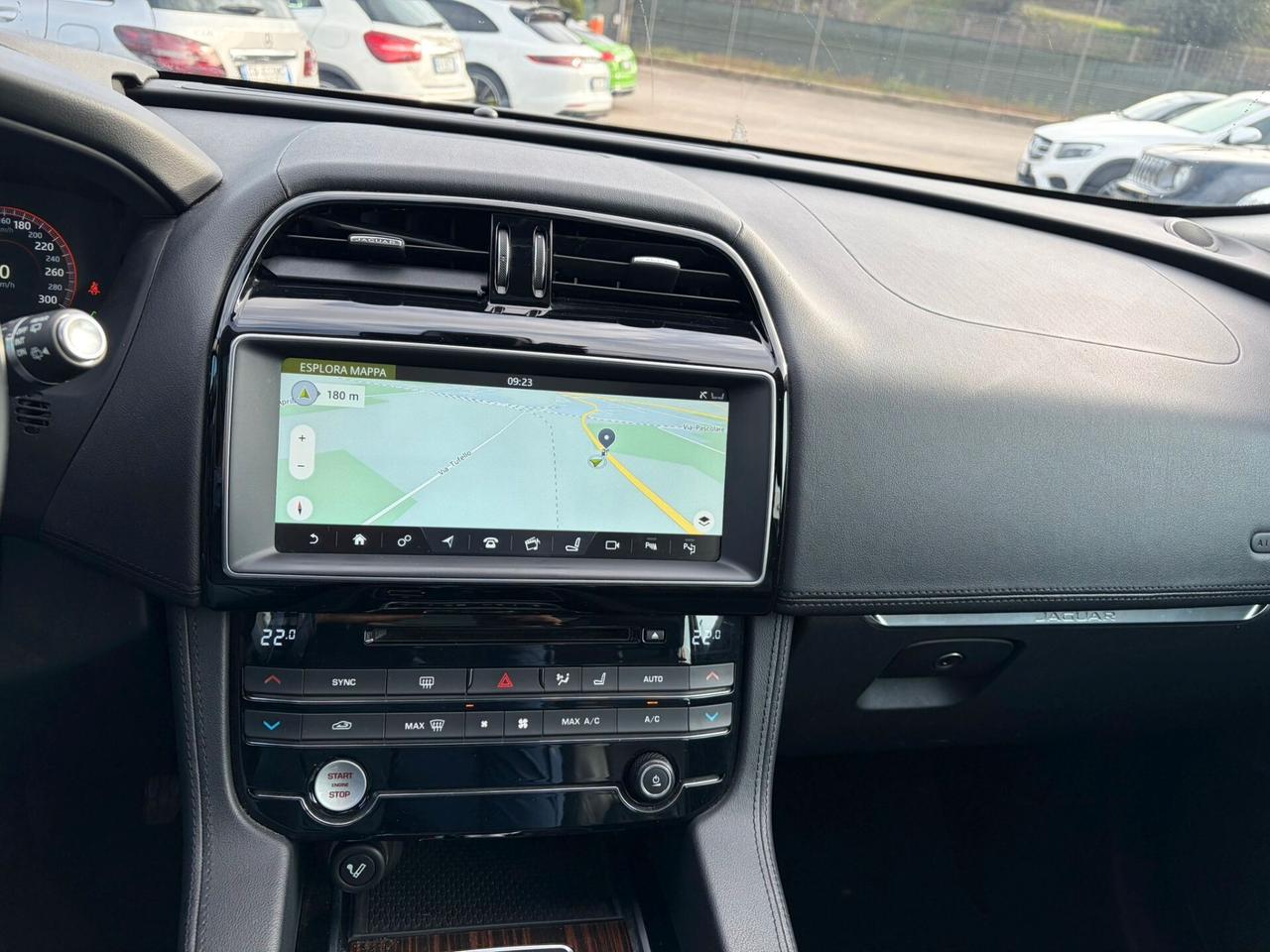 Jaguar F-Pace 2.0 D 180 CV Portfolio