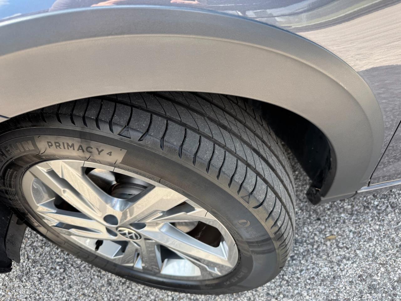 Volkswagen Taigo 1.0 tsi R-Line 110cv dsg TECH PACK . GARANZIA VOLKSWAGEN